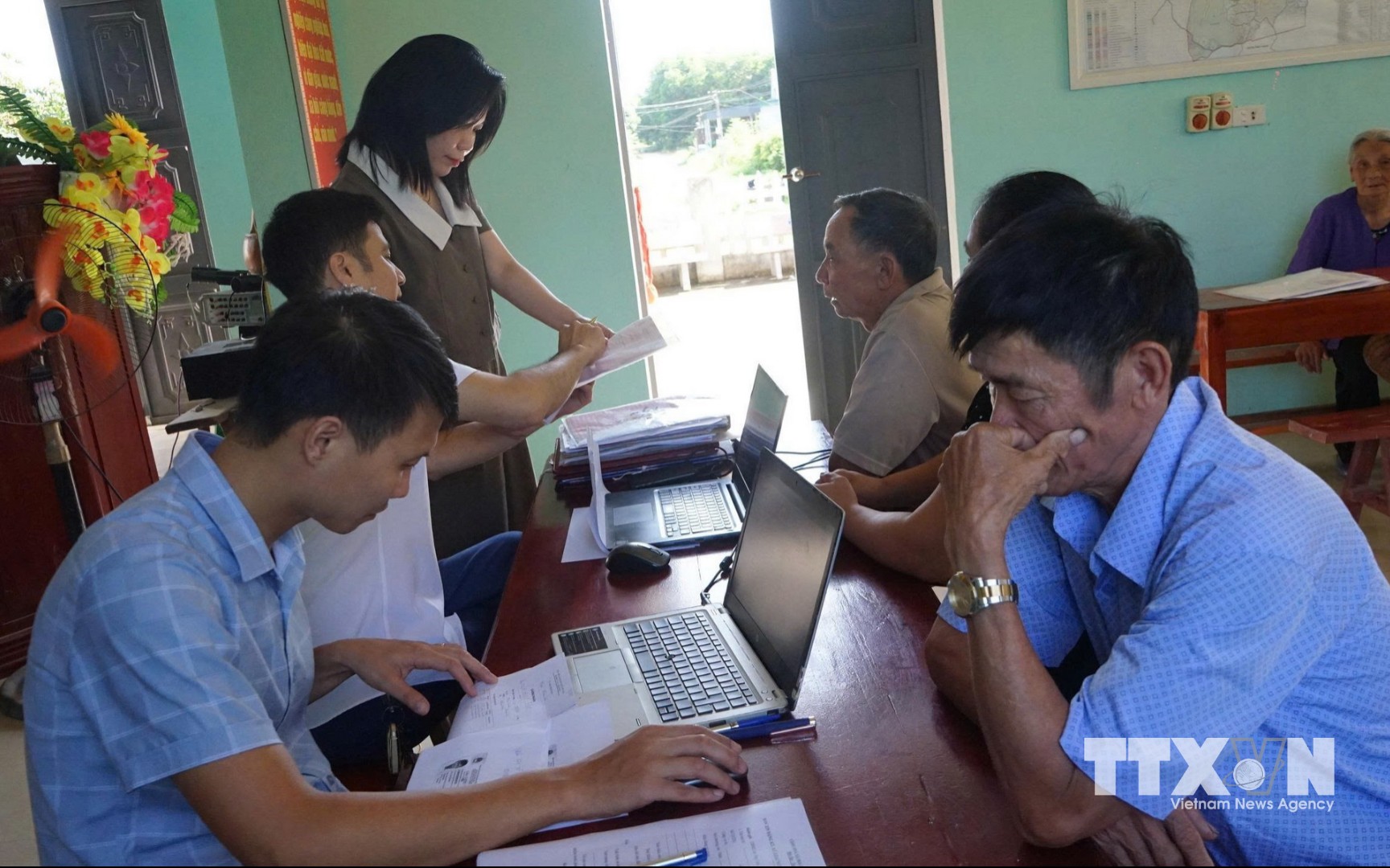 Đến ngày 22/7/2026, xã Hợp Tiến đã làm sạch 39.837/40.827 thửa đất, đạt 97,58% so với chỉ tiêu 29.458 thửa được giao. (Ảnh: Khiếu Tư/TTXVN)